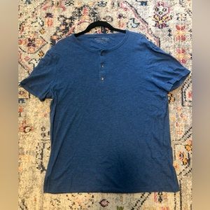 Banana Republic Mens Large short sleeve shirt (blue).